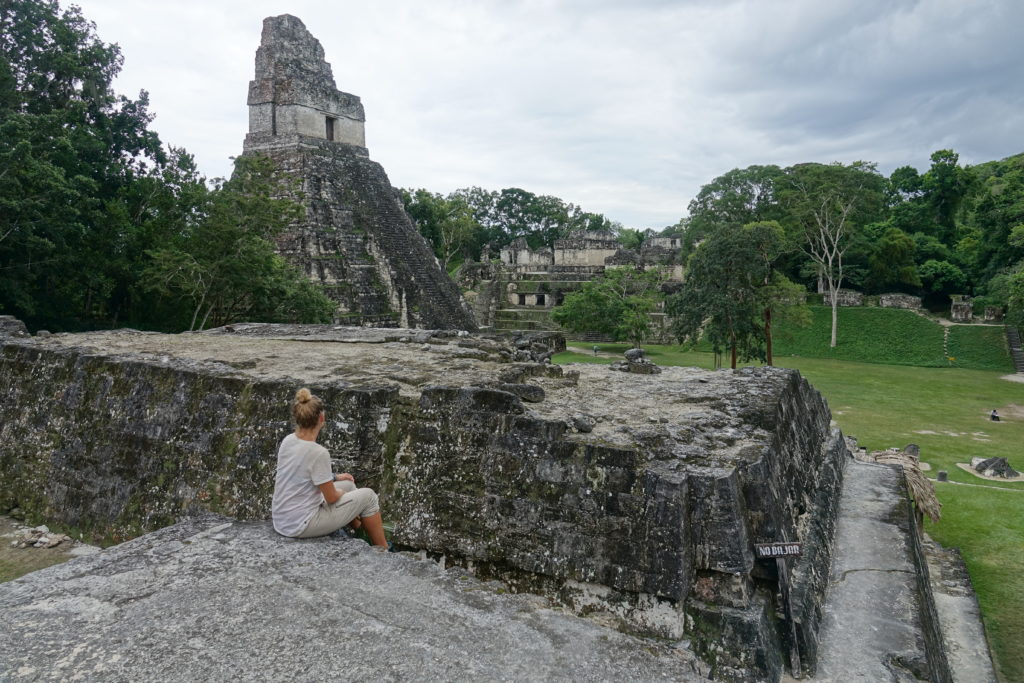 Tikal site archéologique maya guatemala temples