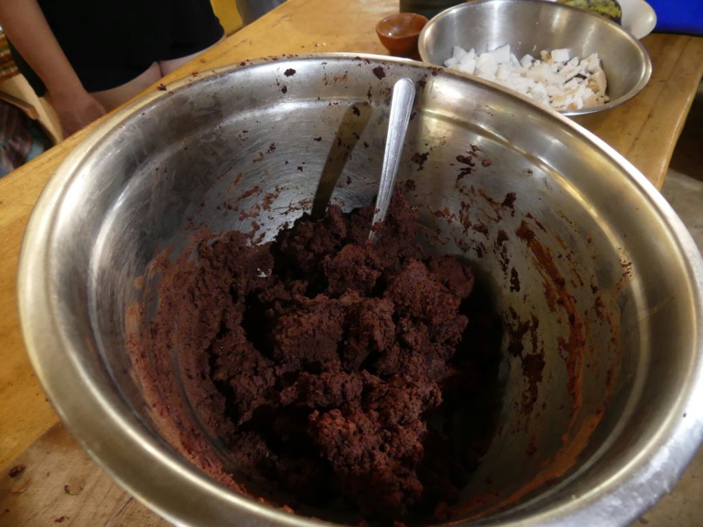 transformation du cacao en chocolat Livingston GUATEMALA